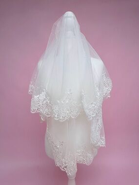 Two-Tier Lace Appliqué Edge Bridal Veil in White